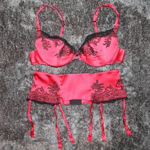 SOLD ELSEWHERE Carine Gilson silk lace padded bra suspender set